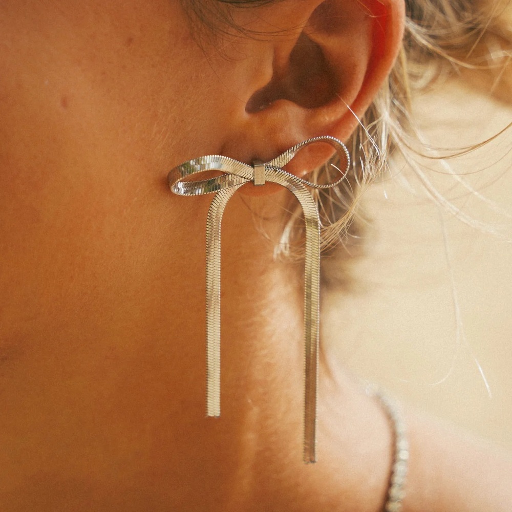 Silver Long Tassel Snake Chain Bow Earrings